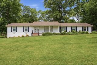 208 Lake Terrace Dr, Hendersonville, TN 37075