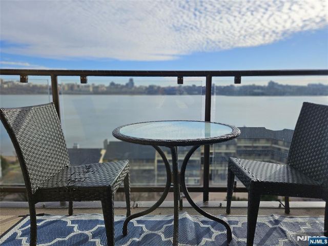 1203 River Road 11G, Edgewater, NJ 07020