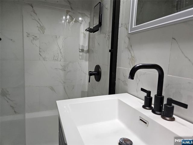 1203 River Road 11G, Edgewater, NJ 07020