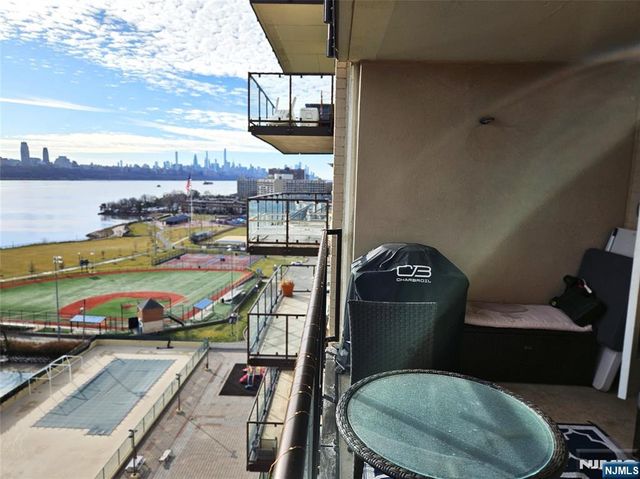 1203 River Road 11G, Edgewater, NJ 07020