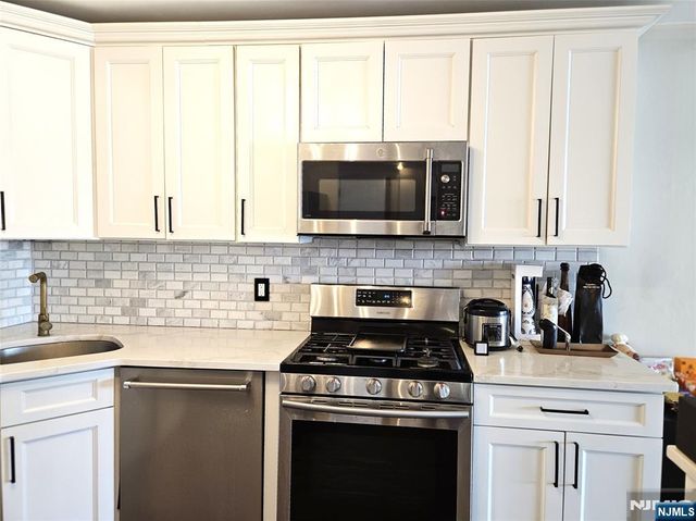 1203 River Road 11G, Edgewater, NJ 07020