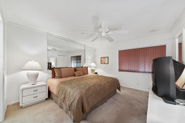 417 Pine Glen Lane D-2, Greenacres, FL 33463