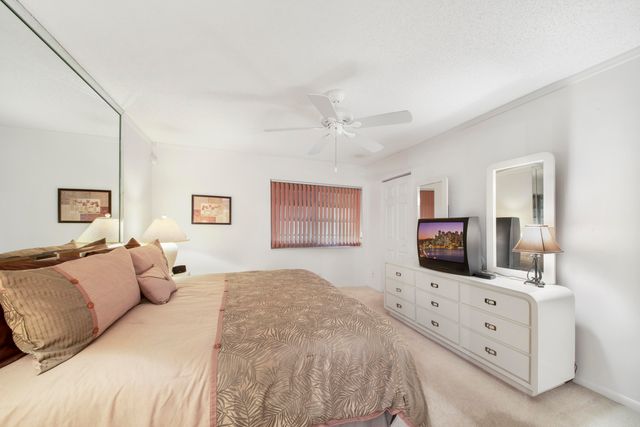 417 Pine Glen Lane D-2, Greenacres, FL 33463