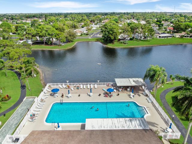 417 Pine Glen Lane D-2, Greenacres, FL 33463