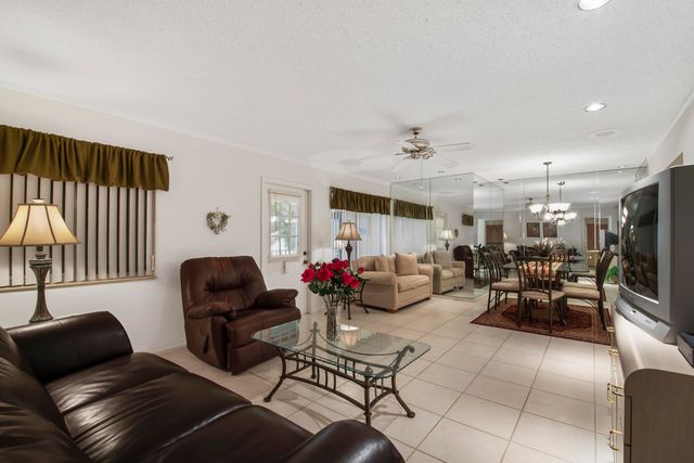 417 Pine Glen Lane D-2, Greenacres, FL 33463