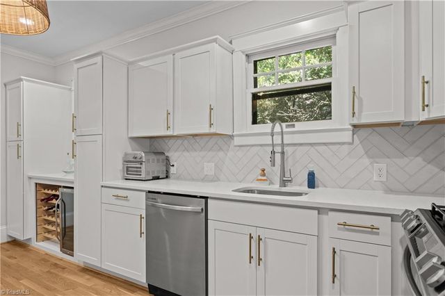 1606 W End Place, Greensboro, NC 27403