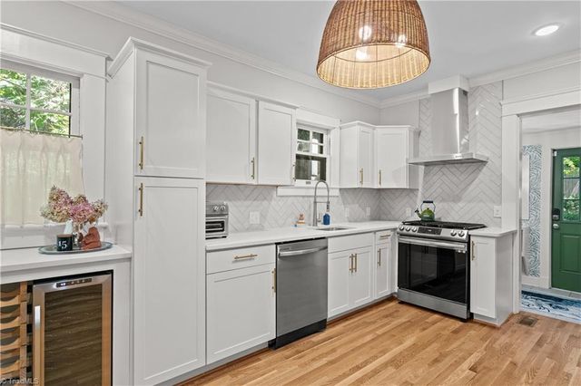 1606 W End Place, Greensboro, NC 27403