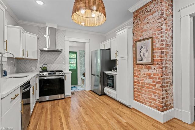 1606 W End Place, Greensboro, NC 27403