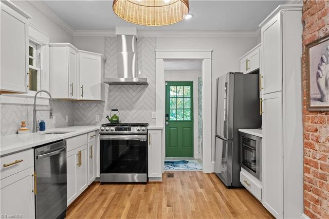 1606 W End Place, Greensboro, NC 27403