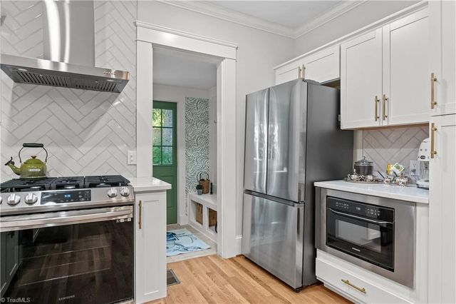 1606 W End Place, Greensboro, NC 27403