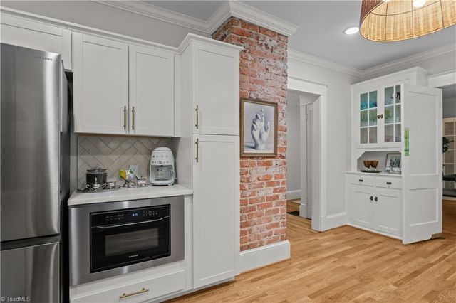 1606 W End Place, Greensboro, NC 27403