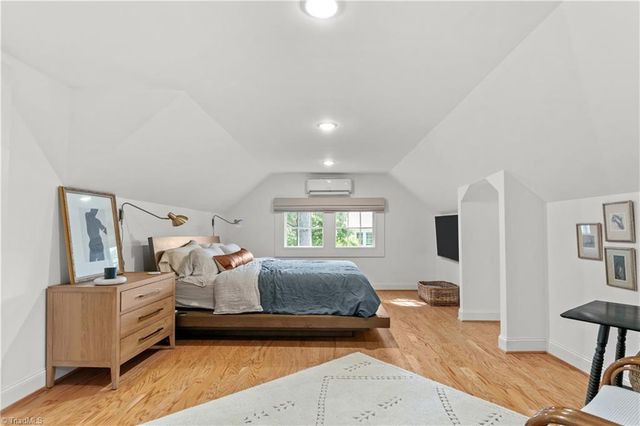 1606 W End Place, Greensboro, NC 27403