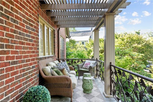 1606 W End Place, Greensboro, NC 27403