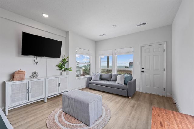 4126 Courageous Lane, Galveston, TX 77554