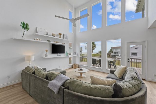 4126 Courageous Lane, Galveston, TX 77554