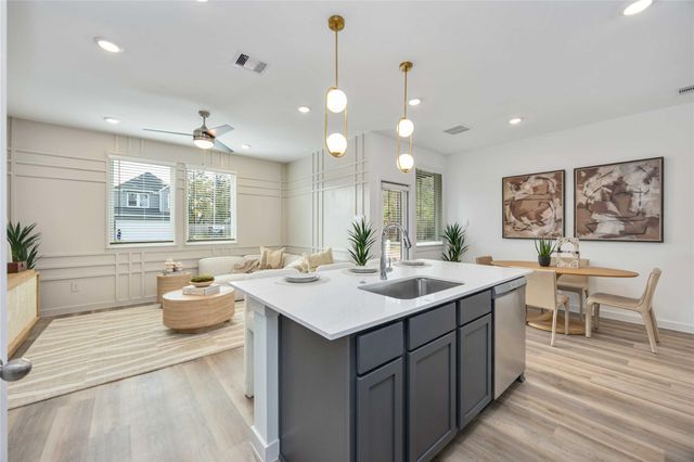 955 Mansfield Street, Houston, TX 77091