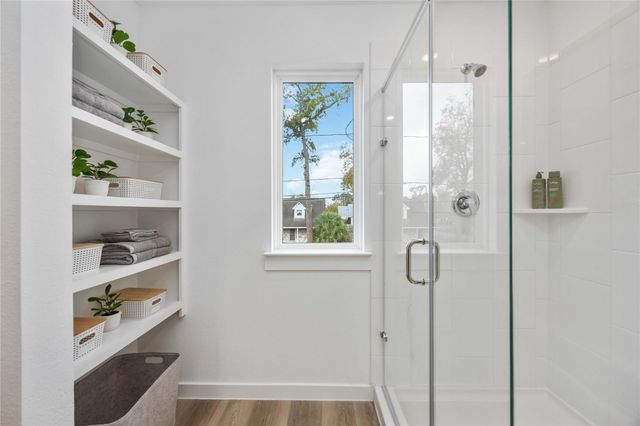 955 Mansfield Street, Houston, TX 77091