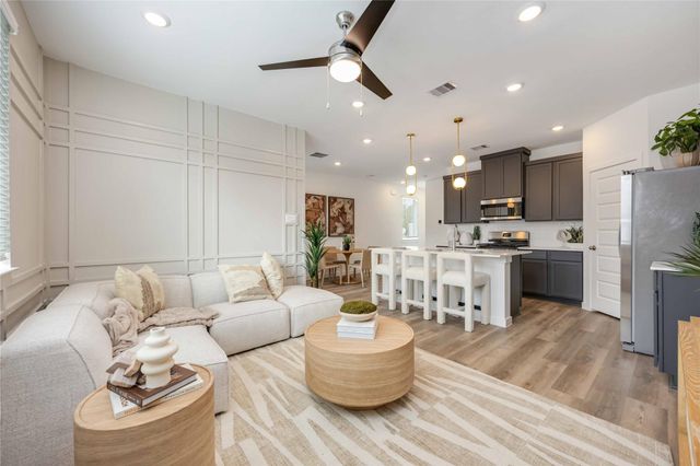 955 Mansfield Street, Houston, TX 77091