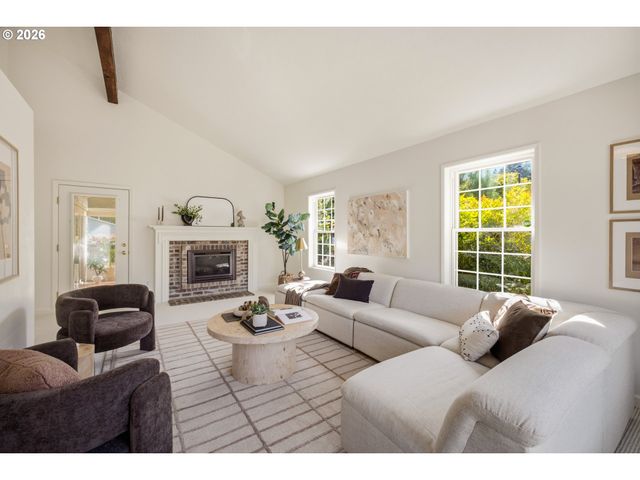8485 Sw GODWIN Ct, Portland, OR 97223