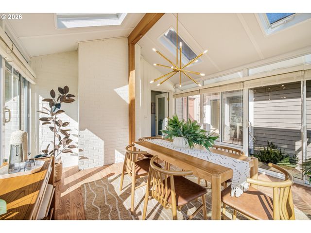 8485 Sw GODWIN Ct, Portland, OR 97223
