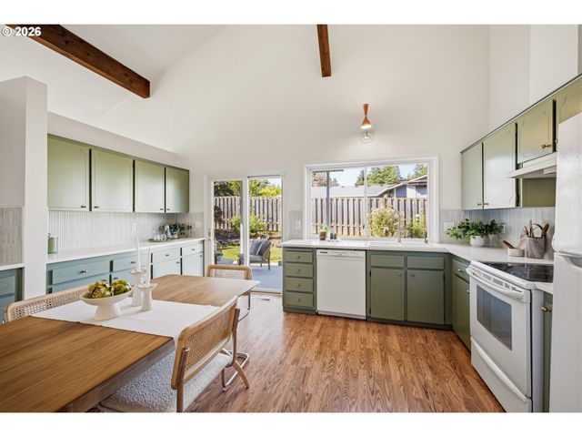 8485 Sw GODWIN Ct, Portland, OR 97223