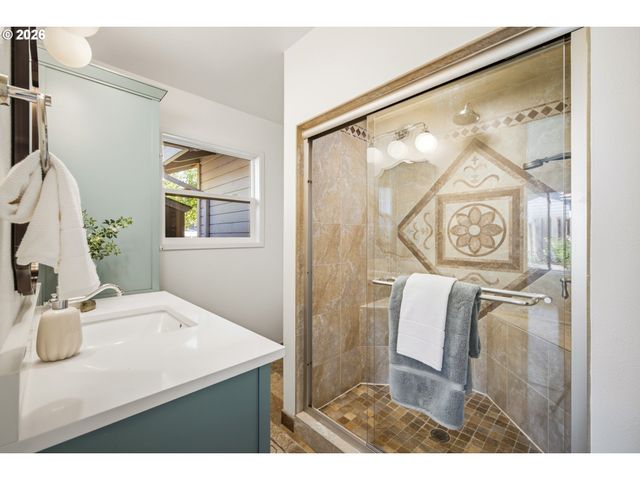 8485 Sw GODWIN Ct, Portland, OR 97223