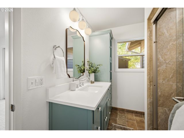 8485 Sw GODWIN Ct, Portland, OR 97223