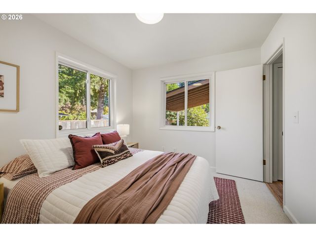 8485 Sw GODWIN Ct, Portland, OR 97223