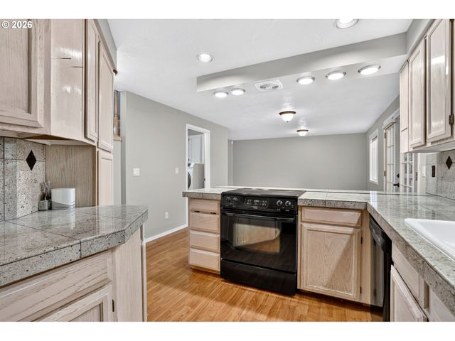 50 Sw WILLOWBROOK Pl, Gresham, OR 97080