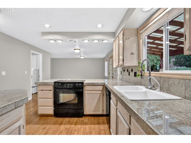 50 Sw WILLOWBROOK Pl, Gresham, OR 97080