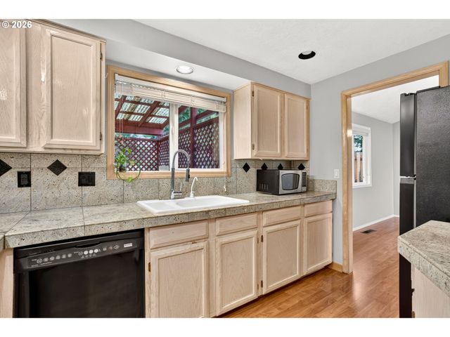 50 Sw WILLOWBROOK Pl, Gresham, OR 97080