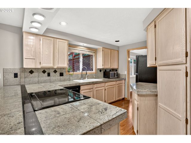 50 Sw WILLOWBROOK Pl, Gresham, OR 97080