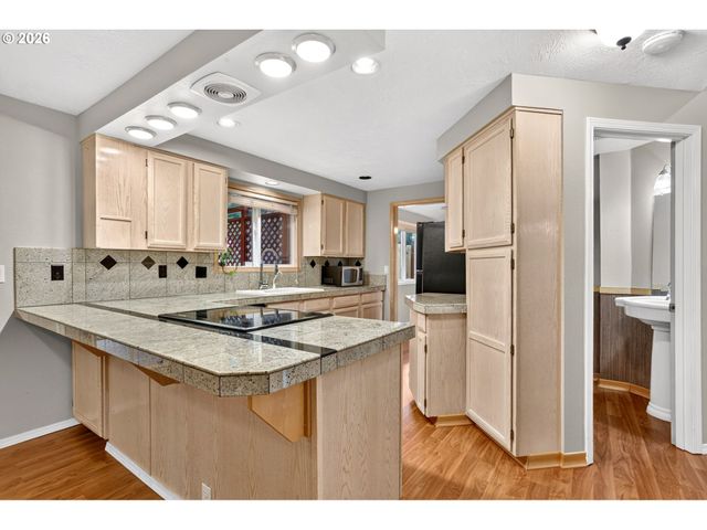 50 Sw WILLOWBROOK Pl, Gresham, OR 97080