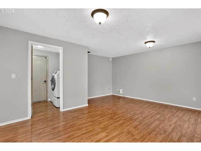 50 Sw WILLOWBROOK Pl, Gresham, OR 97080