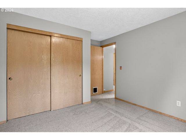 50 Sw WILLOWBROOK Pl, Gresham, OR 97080