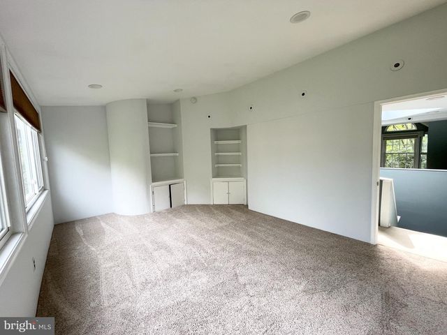 2527 WATERSIDE DR NW, Washington, DC 20008