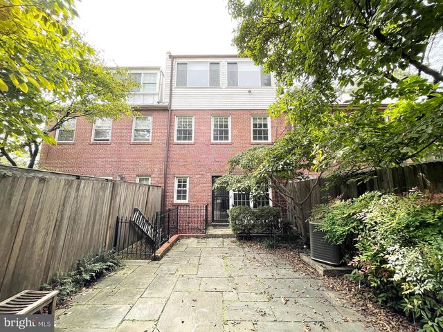 2527 WATERSIDE DR NW, Washington, DC 20008