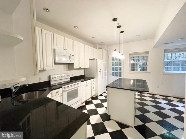 2527 WATERSIDE DR NW, Washington, DC 20008