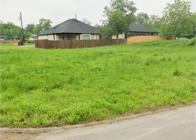 1704 Stuart Street, Greenville, TX 75401