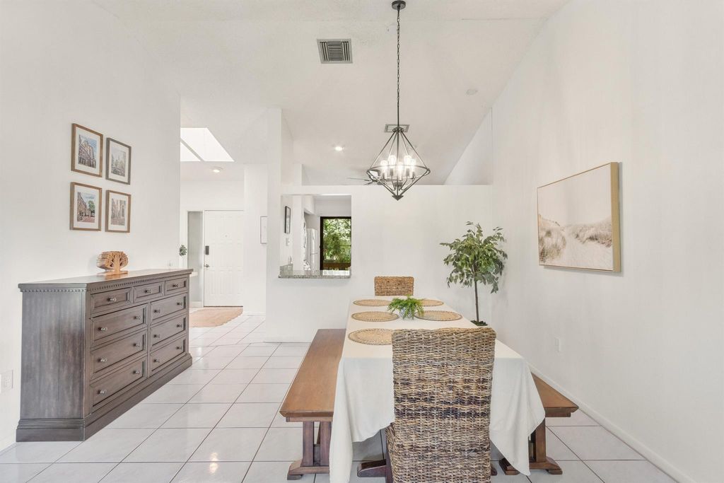 Image 11 of property listing at 12950 Dartford Trail 15, Wellington, FL 33414