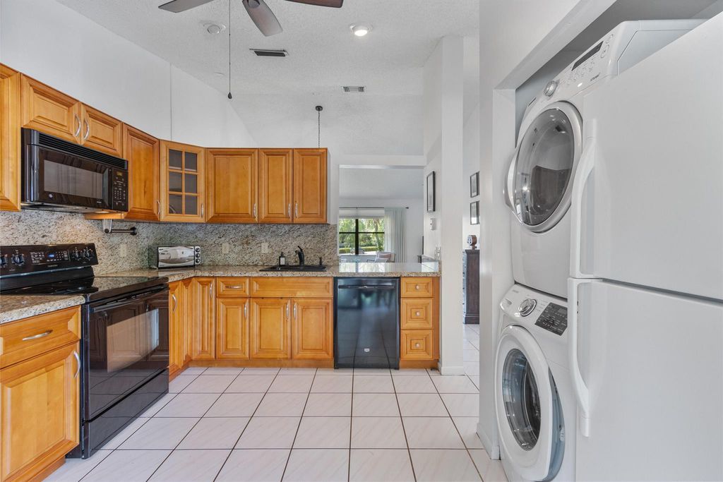 Image 15 of property listing at 12950 Dartford Trail 15, Wellington, FL 33414