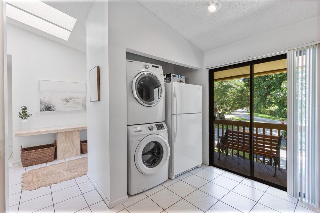 Image 17 of property listing at 12950 Dartford Trail 15, Wellington, FL 33414