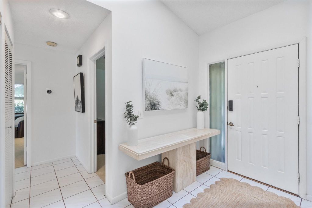 Image 18 of property listing at 12950 Dartford Trail 15, Wellington, FL 33414