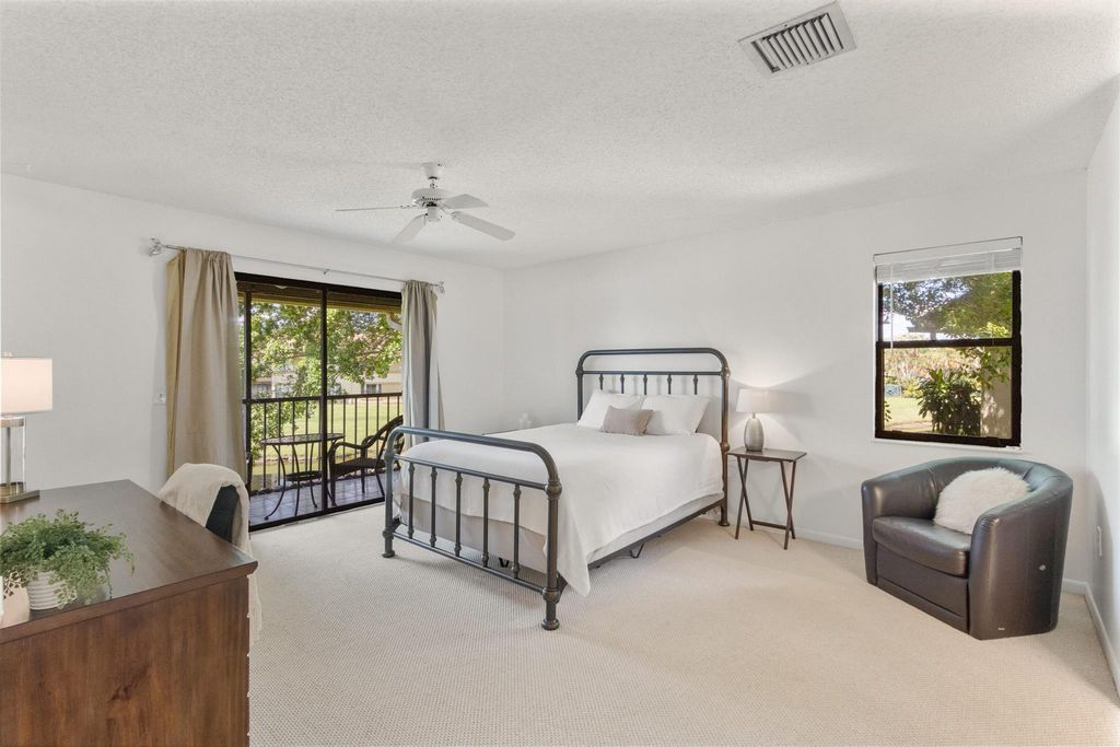 Image 19 of property listing at 12950 Dartford Trail 15, Wellington, FL 33414