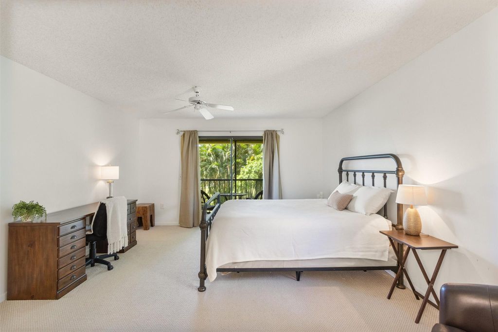 Image 20 of property listing at 12950 Dartford Trail 15, Wellington, FL 33414