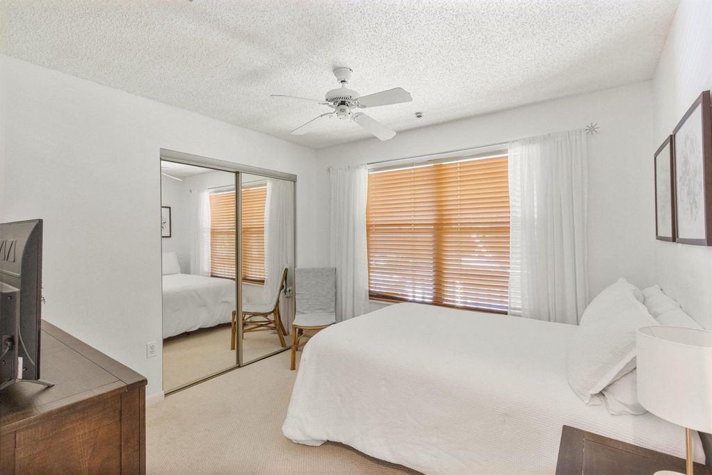 Image 25 of property listing at 12950 Dartford Trail 15, Wellington, FL 33414
