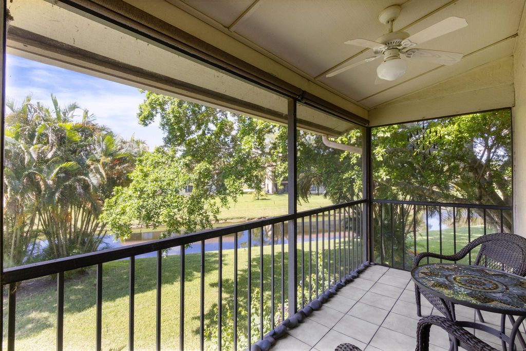 Image 27 of property listing at 12950 Dartford Trail 15, Wellington, FL 33414