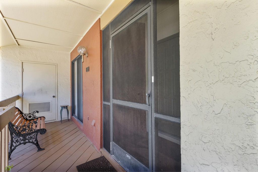 Image 3 of property listing at 12950 Dartford Trail 15, Wellington, FL 33414