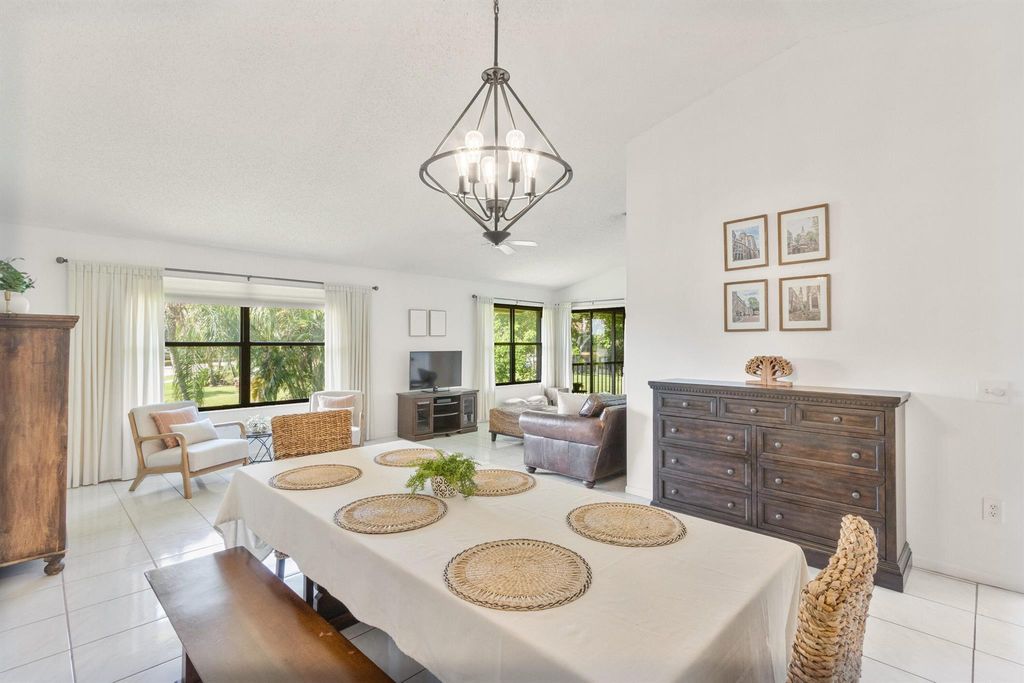 Image 5 of property listing at 12950 Dartford Trail 15, Wellington, FL 33414
