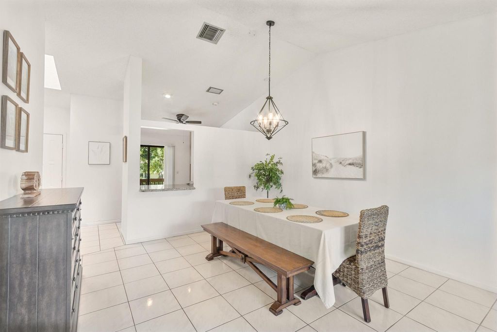 Image 7 of property listing at 12950 Dartford Trail 15, Wellington, FL 33414